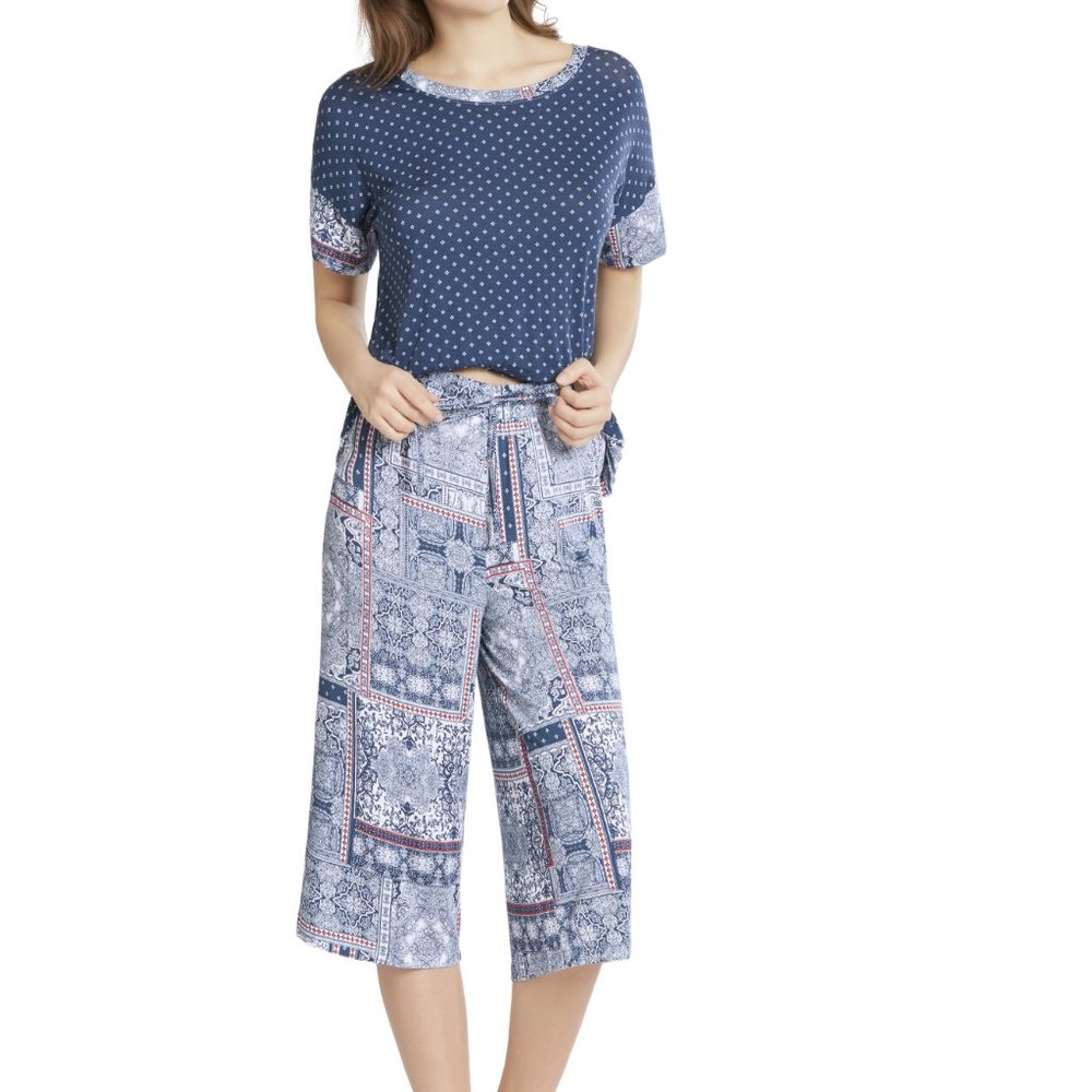 BRAND NEW Oversized top with capri set